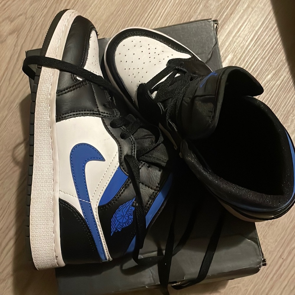 Jordan 1s mid